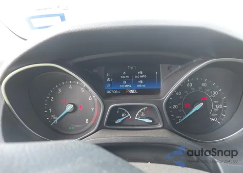 2016 Ford Focus S z USA, uszkodzony, nr VIN 1FADP3E28GL379398